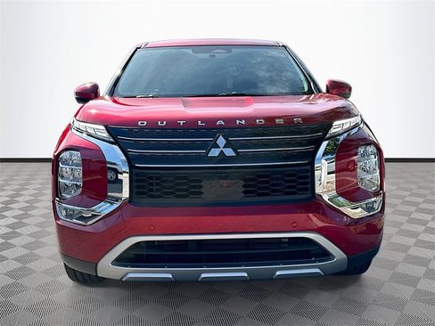 Used 2024 Mitsubishi Outlander SE image 2