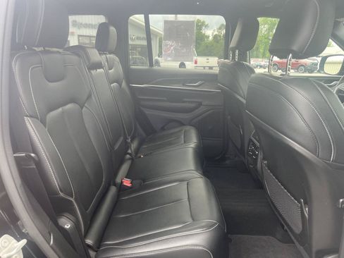 Used 2024 Jeep Grand Cherokee Limited AWD/4WD image 35