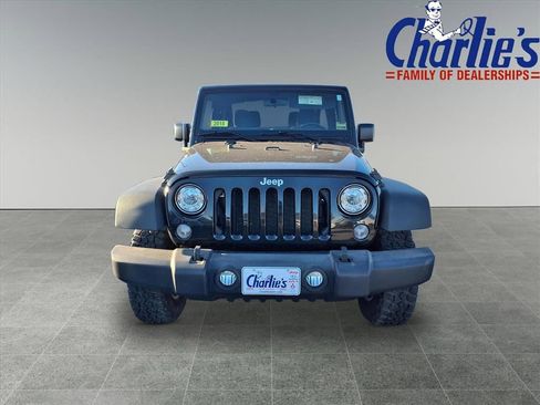 Used 2018 Jeep Wrangler Rubicon w/ Connectivity Group image 2