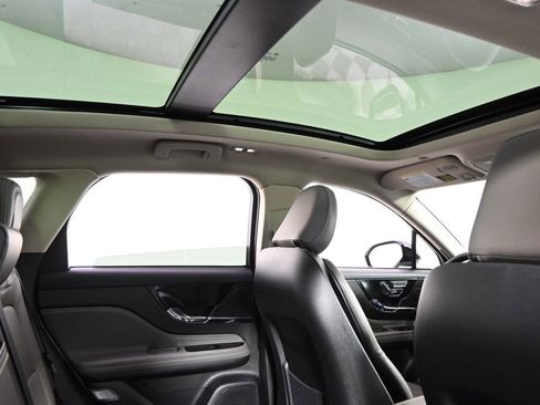 New 2026 Lincoln Corsair Premiere image 17