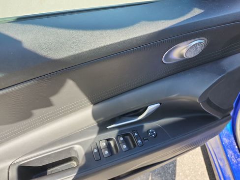 Used 2023 Hyundai Elantra SEL image 15