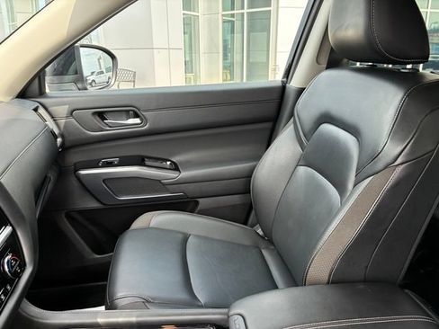 Certified 2025 Nissan Pathfinder SL FWD image 20