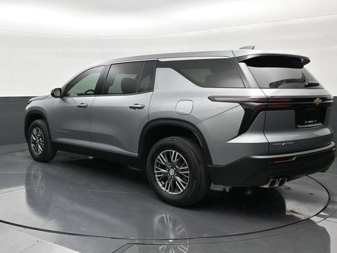 Used 2024 Chevrolet Traverse LS FWD image 3