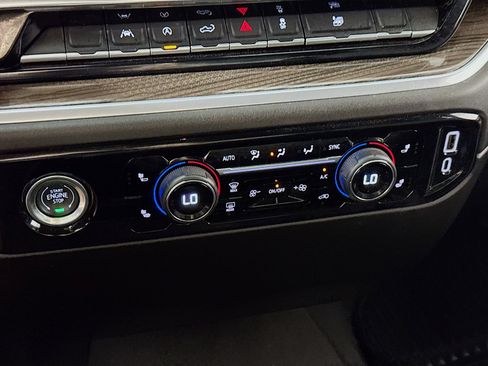 Used 2024 Chevrolet Silverado 1500 LT AWD/4WD image 18