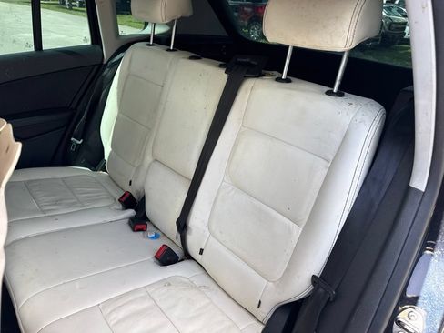 Used 2011 Volkswagen Tiguan 2WD image 11
