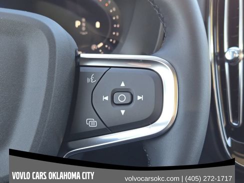 Used 2026 Volvo XC40 B4 Core w/ Protection Package Premier FWD image 29