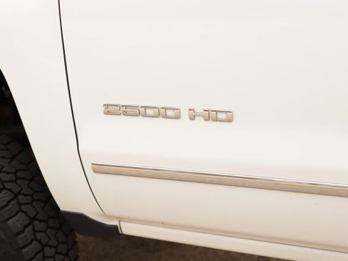 Used 2015 Chevrolet Silverado 2500 LTZ w/ LTZ Plus Package image 39