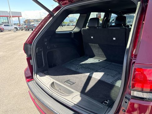 Used 2018 Jeep Grand Cherokee Altitude AWD/4WD image 15