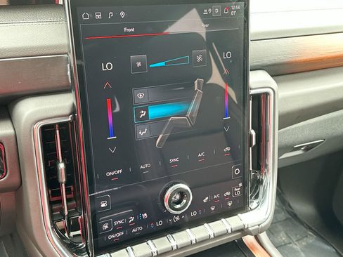 Used 2025 GMC Yukon XL Denali w/ Sun & Power Step Package image 10