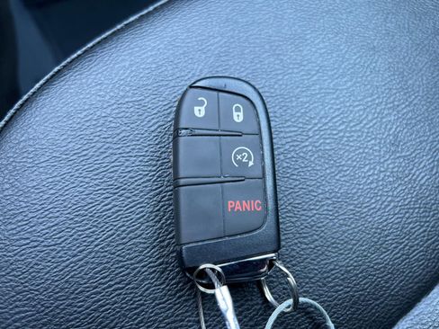 Used 2025 Jeep Compass Limited image 27