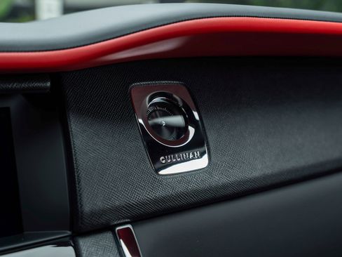 Certified 2023 Rolls-Royce Cullinan w/ Dark Exterior Package image 31