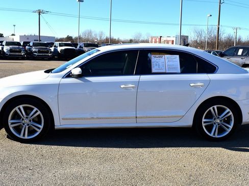 Used 2013 Volkswagen Passat TDI SE image 5