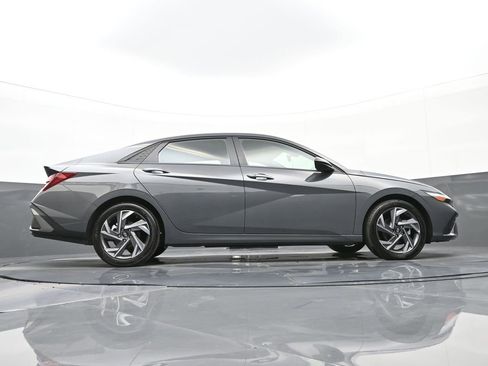 Certified 2025 Hyundai Elantra Sport image 35