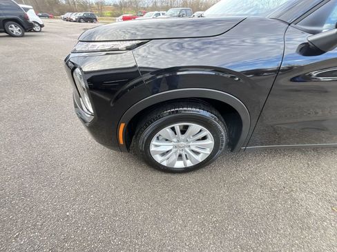 New 2026 Mitsubishi Outlander ES image 10