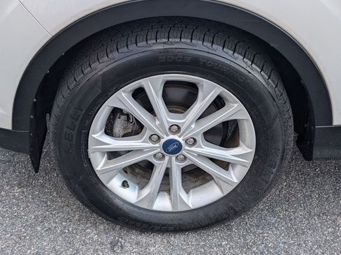 Used 2019 Ford Escape SE FWD image 13