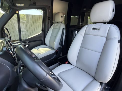 Used 2020 Mercedes-Benz Sprinter 3500 image 18