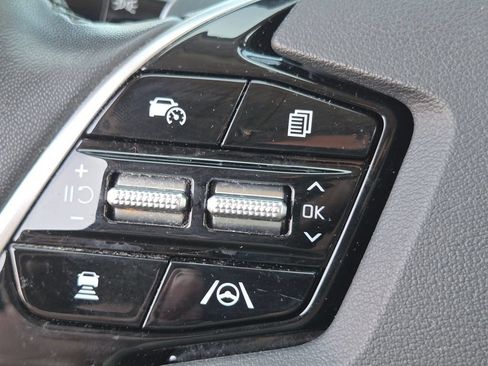 Used 2023 Kia Niro EX FWD image 16
