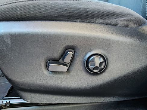 Used 2020 Chrysler Pacifica Touring w/ S Appearance Package image 17