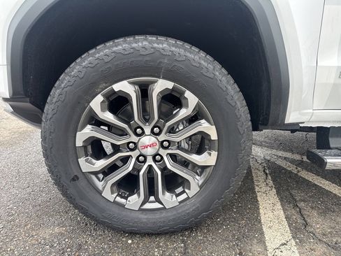 New 2026 GMC Canyon Denali image 3