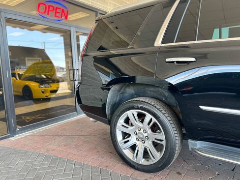 Used 2017 Cadillac Escalade Luxury AWD/4WD image 21