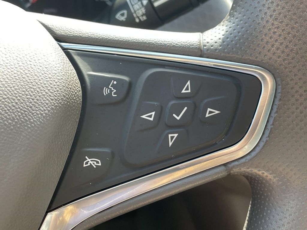 Used 2025 Chevrolet Malibu LT FWD image 25