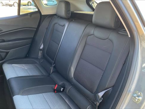 Certified 2025 Chevrolet Trax LT w/ LT Convenience Package image 20