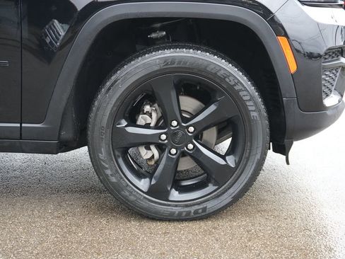 Used 2023 Jeep Grand Cherokee Altitude image 13