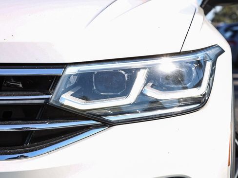 Used 2022 Volkswagen Tiguan SEL R-Line image 2