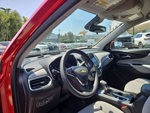 Used 2024 Chevrolet Equinox LT FWD image 10