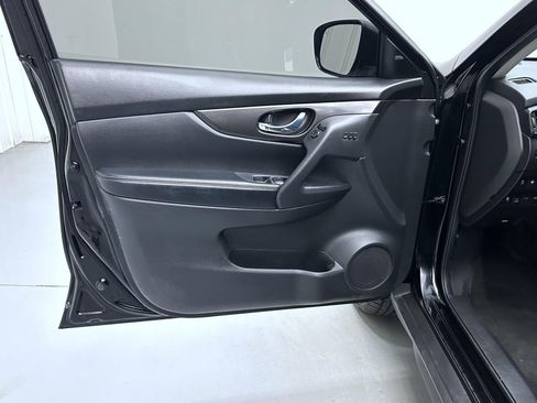 Used 2019 Nissan Rogue SV w/ Sun & Sound Touring Package AWD/4WD image 9