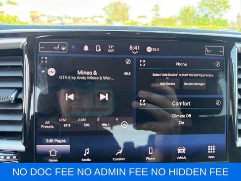 Used 2023 Chrysler Pacifica Touring-L FWD image 21