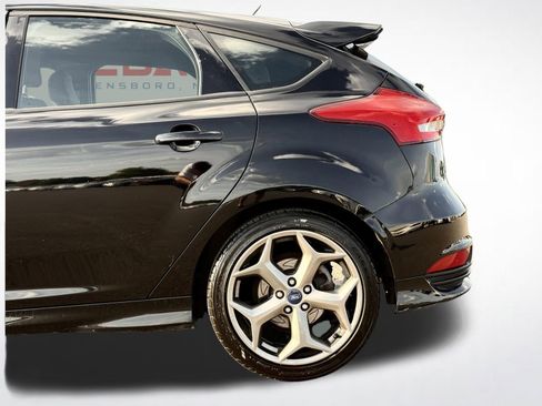 Used 2018 Ford Focus ST FWD image 17