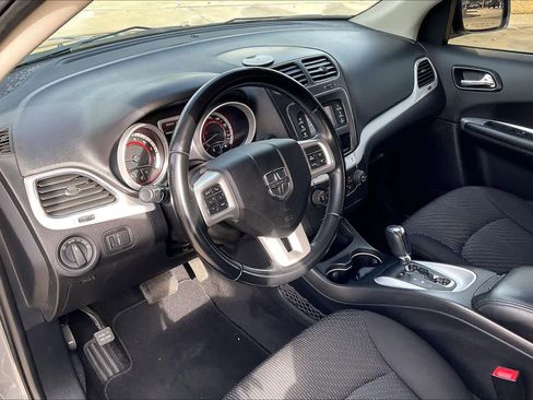 Used 2020 Dodge Journey SE w/ SE Popular Equipment Group image 16