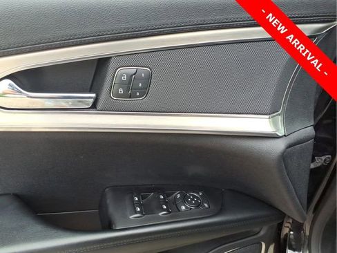 Used 2019 Lincoln Nautilus Premier AWD/4WD image 13