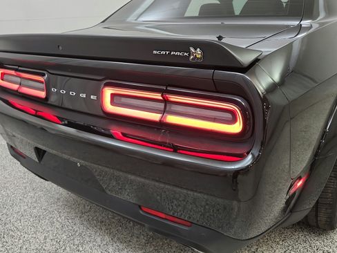 Used 2022 Dodge Challenger R/T Scat Pack RWD image 24