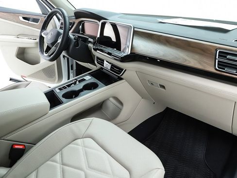 New 2026 Volkswagen Atlas SE FWD image 32