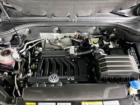 Used 2022 Volkswagen Atlas Cross Sport SEL R-Line AWD/4WD image 31