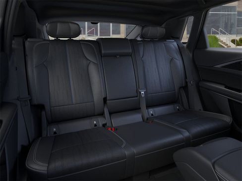 New 2025 Cadillac Lyriq Luxury image 17