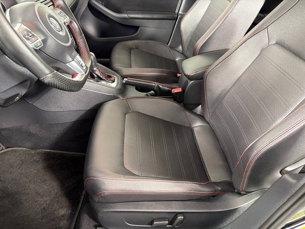 Used 2013 Volkswagen Jetta GLI FWD image 10