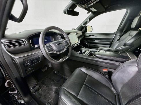 Used 2024 Jeep Wagoneer Series II w/ Flexible Seating Group RWD image 9