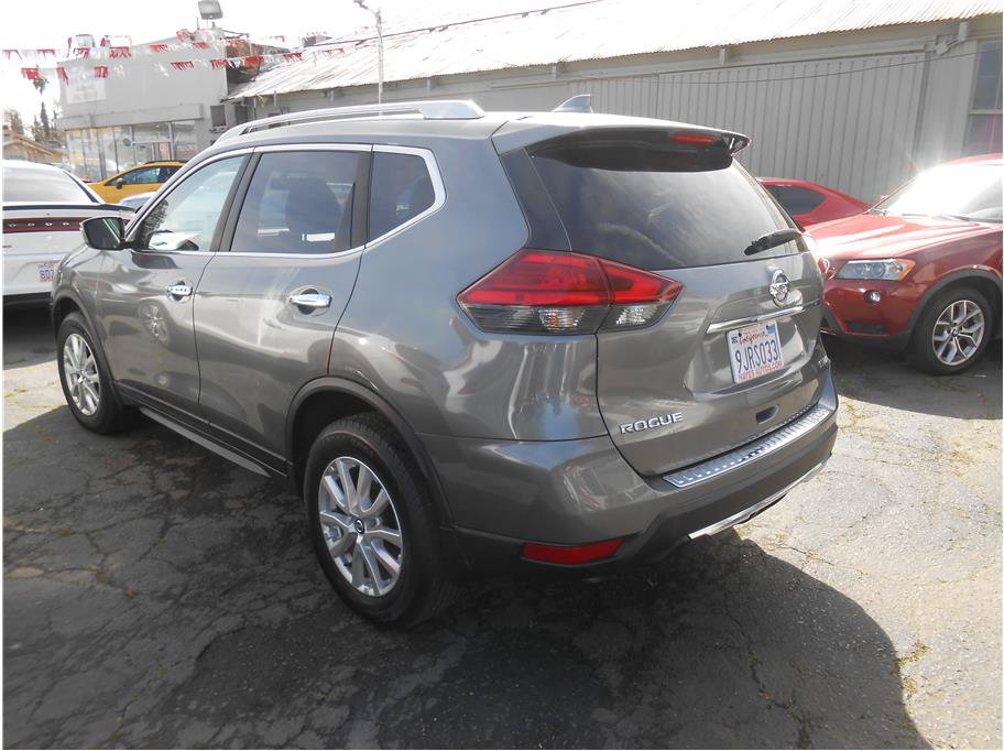 Used 2017 Nissan Rogue SV AWD/4WD image 6