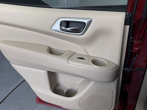 Used 2019 Nissan Pathfinder SL w/ Cargo Package image 41