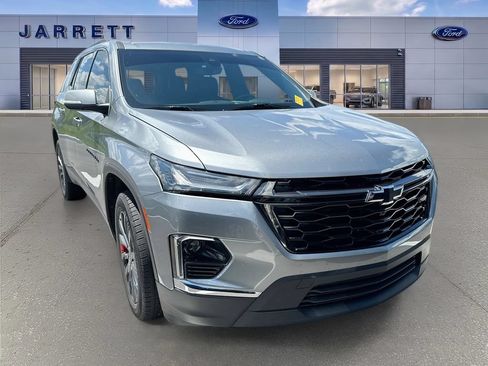 Used 2023 Chevrolet Traverse RS FWD image 1