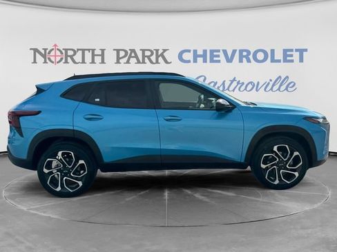 Used 2025 Chevrolet Trax RS w/ Driver Confidence Package FWD image 2
