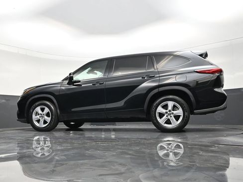 Used 2022 Toyota Highlander L FWD image 22