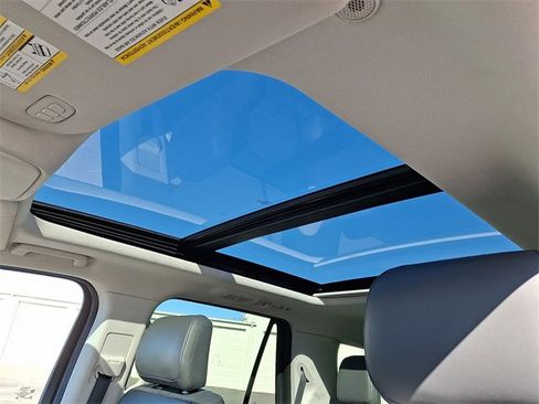 Used 2025 Ford Expedition Active image 14