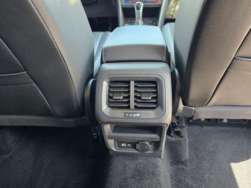 Used 2024 Volkswagen Tiguan SE FWD image 32