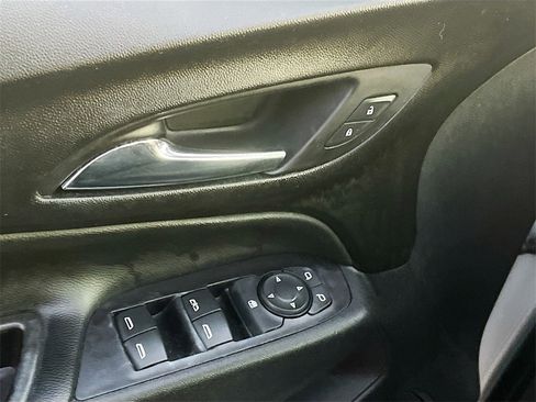 Used 2020 Chevrolet Equinox LT image 17