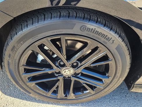 Used 2025 Toyota Camry SE image 14