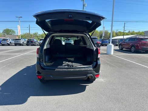Used 2019 Subaru Forester Premium w/ All-Weather Package AWD/4WD image 11